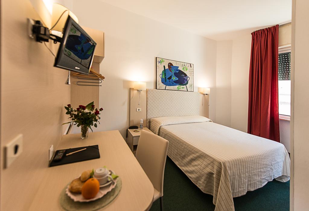 Hotel Ariston Piombino Szoba fotó